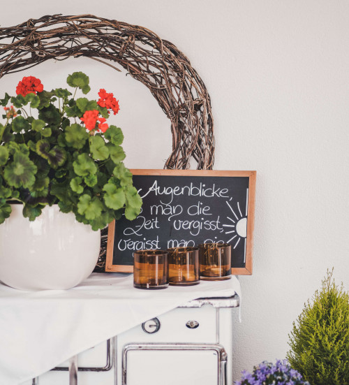 Öffnungszeiten & Reservierungen Öffnungszeiten & Reservierungen