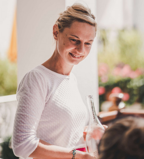 Öffnungszeiten & Reservierungen Öffnungszeiten & Reservierungen