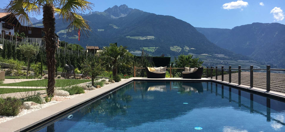 Piscina esterna lunga 15 metri